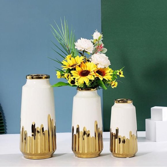 Luxurious Gilded Ceramic Vase - Picture 1 of 4